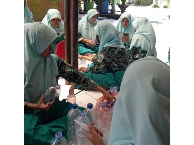 HASTA KARYA KE PESERTA DIDIK SMPN 1 BUDURAN
